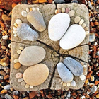 Pedras pequenas do Footmark da rocha para o quintal bonito do passeio do jardim